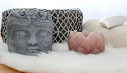 How can home décor affect your mood and the feeling of coziness in your home