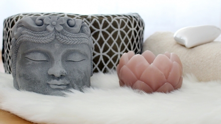 How can home décor affect your mood and the feeling of coziness in your home